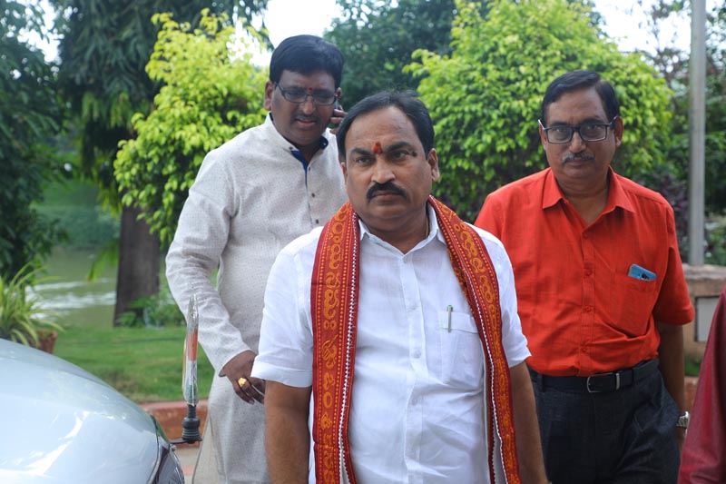 Sri Mulugu Ramalingeshwara Varaprasad Siddhanti was honoured with Jyotishyasastra Vignana Visharadha at Tummalapalli Kalakshetram, Vijayawada (23)